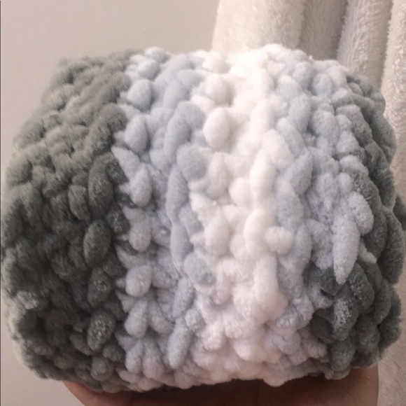 Plush Mix grey white scarf - Picture 1 of 4